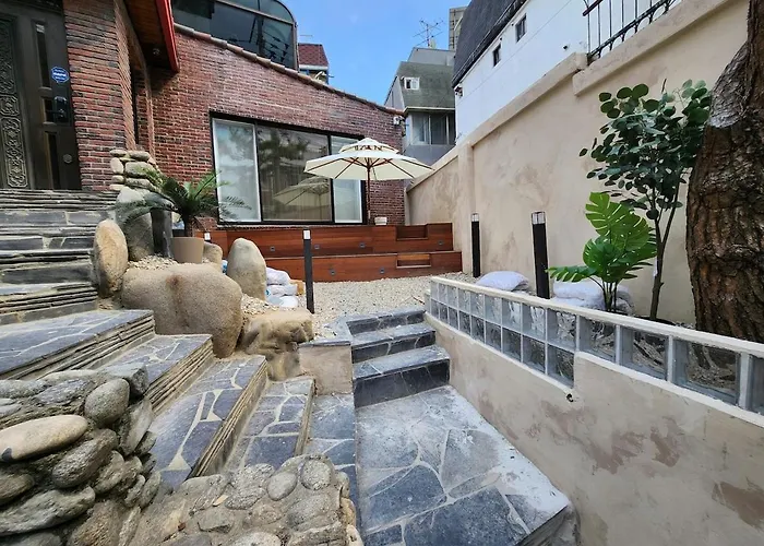 New Serene Hongdae Gardensuite, 5min From Arex 아파트 서울특별시
