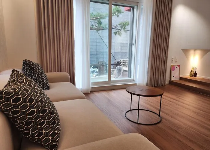 New Serene Hongdae Gardensuite, 5min From Arex 아파트 서울특별시
