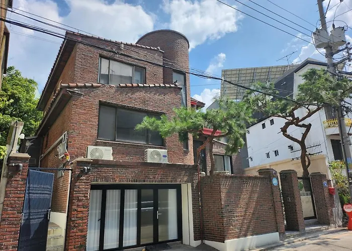 New Serene Hongdae Gardensuite, 5min From Arex 아파트 서울특별시