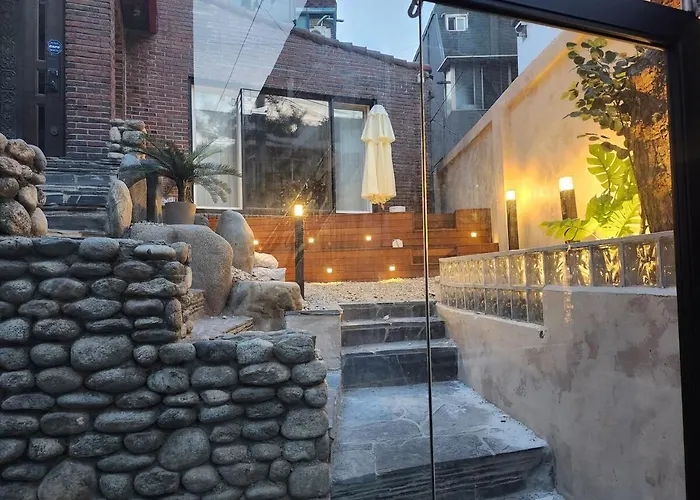 New Serene Hongdae Gardensuite, 5min From Arex 아파트 *