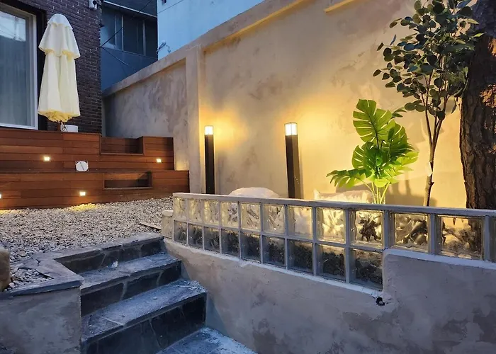New Serene Hongdae Gardensuite, 5min From Arex 아파트