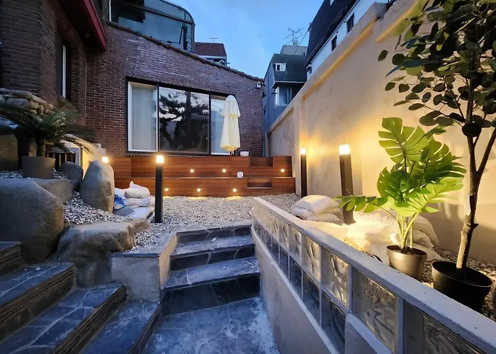 New Serene Hongdae Gardensuite, 5min From Arex 아파트