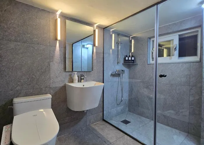 New Serene Hongdae Gardensuite, 5min From Arex 아파트 서울특별시